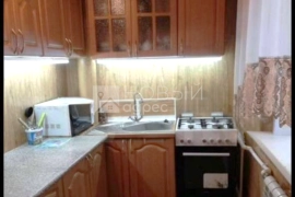 продается 3х комнатная квартира в спальном районе.